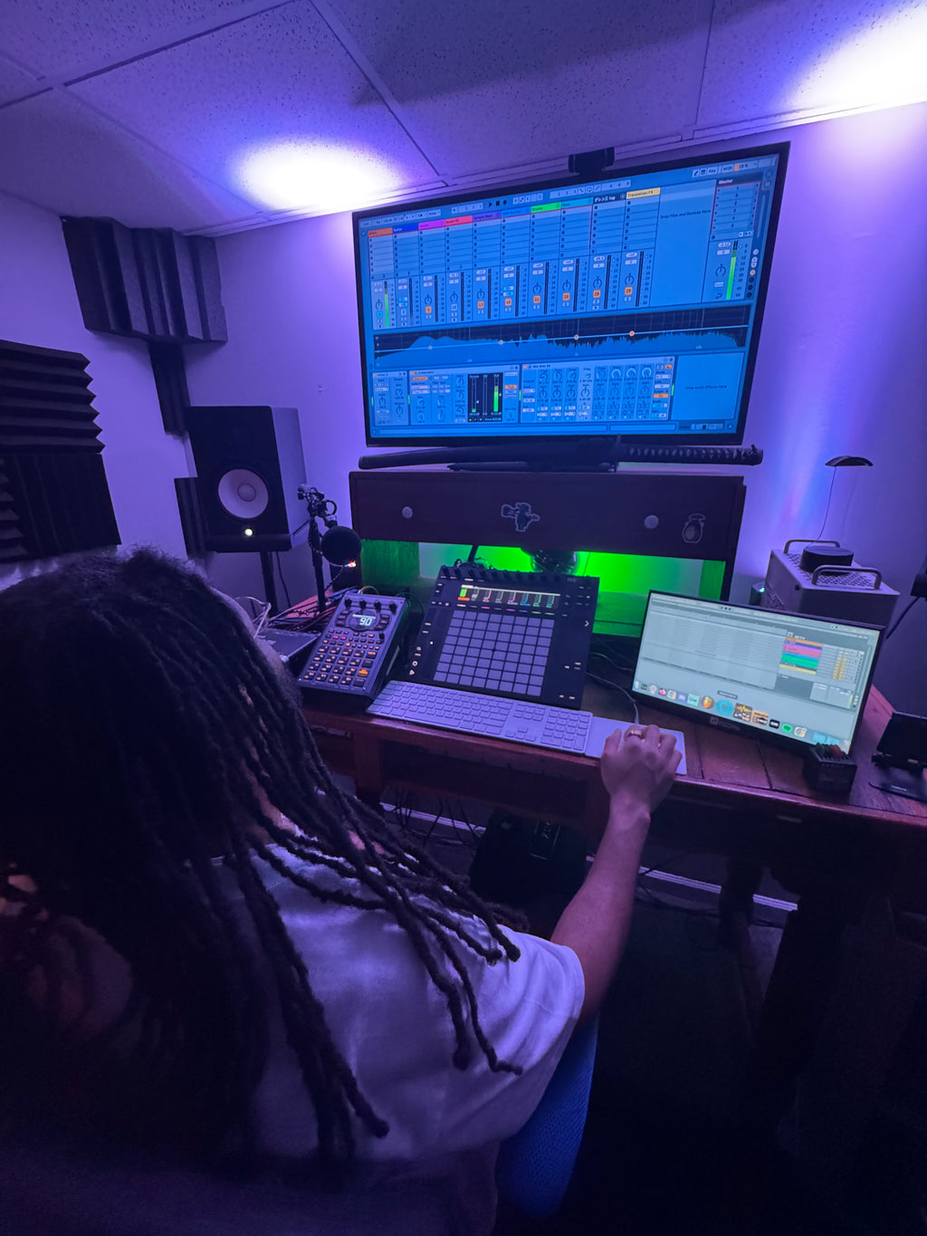BOOK SAN STUDIOS